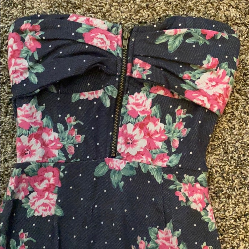 ADORABLE💕 STRAPLESS DRESS - Picture 2 of 3